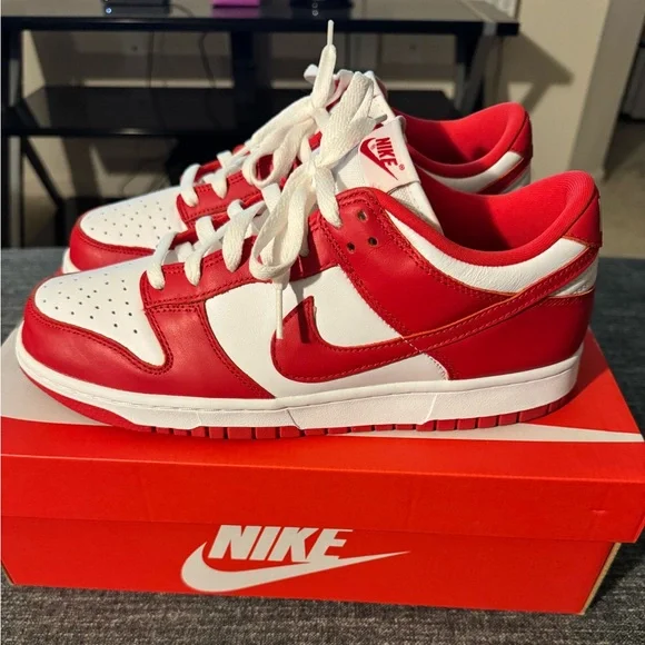 Nike Dunk Low SP
Size 9.5 - Picture 4 of 8